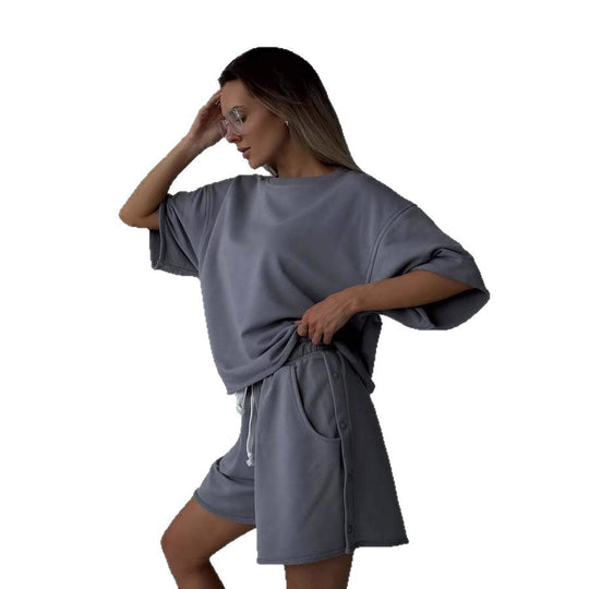 Damen lässiges Freizeitensemble mit oversized T-Shirt und bequemen Shorts EB