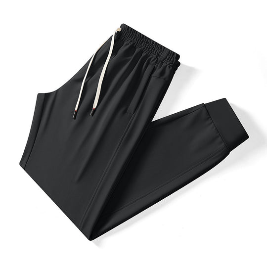 Herren athletische Tech-Jogginghose mit elastischem Kordelbund, verdeckten Reißverschlusstaschen und formgebenden Knöchelbündchen EB