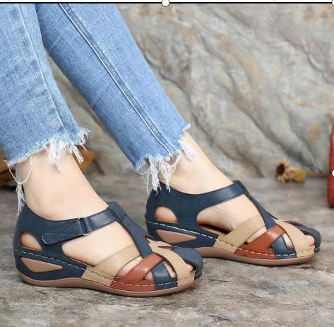 Damen Komfortable T-Sandalen mit vielfältigem Riemendesign EB