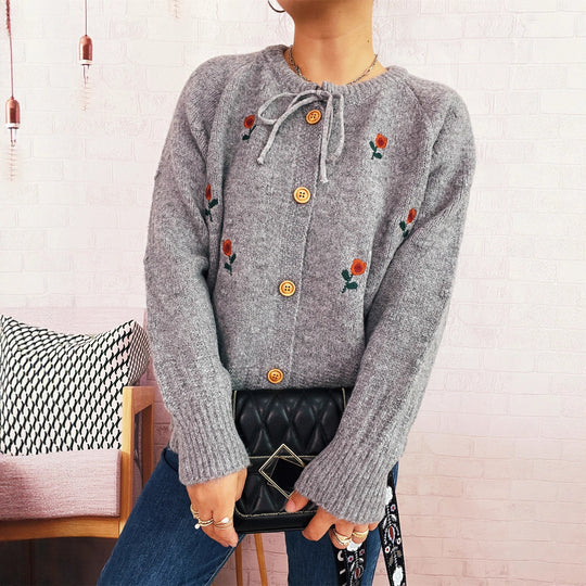 Damen Strickjacke mit floralem Stickdesign und Knopfverschluss EB