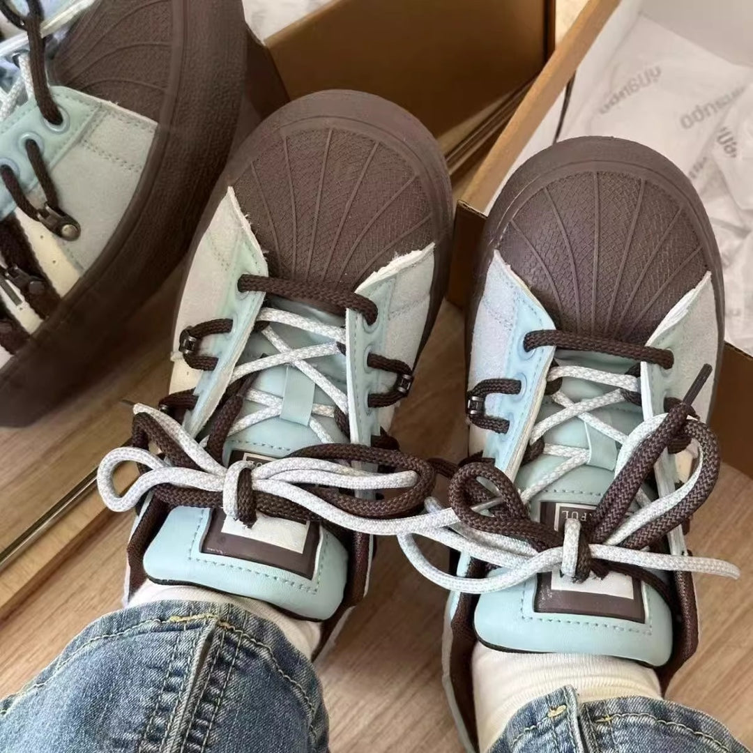 Damen Sportliche Sneakers mit robustem Gummiprofil und atmungsaktiver Oberflächenstruktur EB
