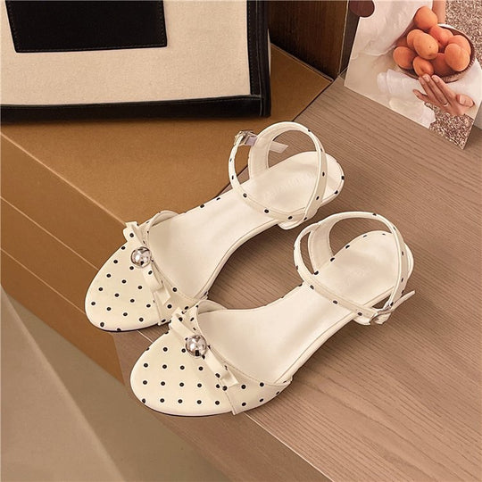 Damen offene Riemensandalen mit Polka-Dot-Muster und dekorativem Schmuckdetail EB