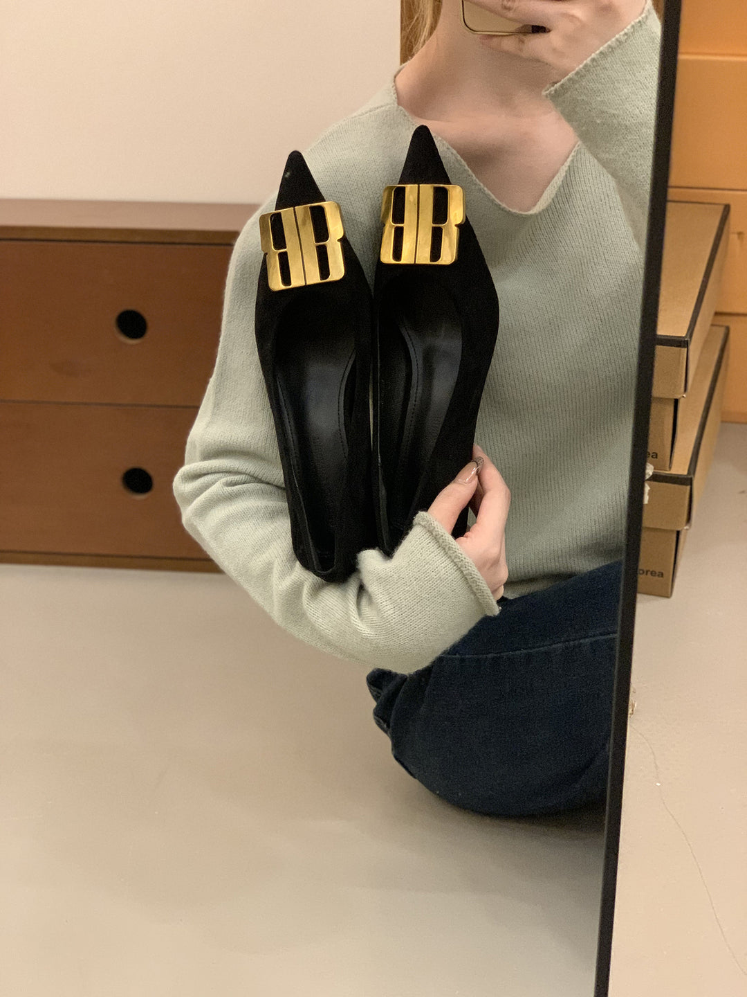 Damen Elegante spitze Pumps mit extravagantem Gold-Detail EB