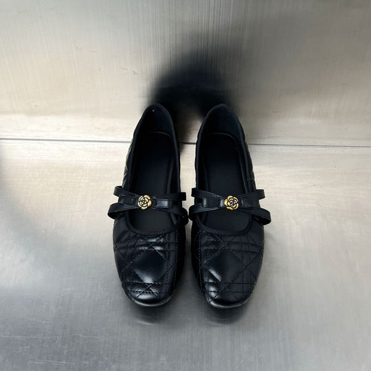 Damen Ballerinas mit elegantem Riemen und stilvollem Blumenmotiv EB