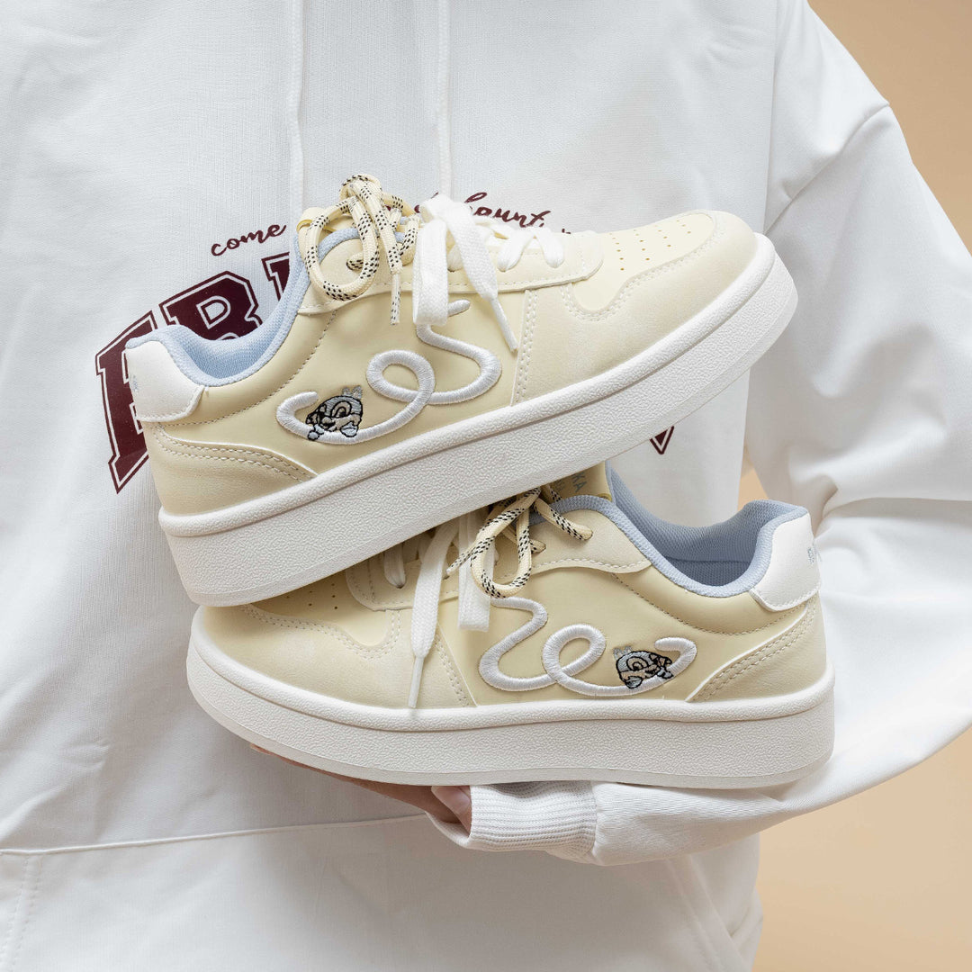 Damen Komfortable Freizeitsneaker mit modischem Stickereidesign EB