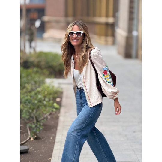 Damen Bluse mit bunten Stickereien und voluminösen Ärmeln EB