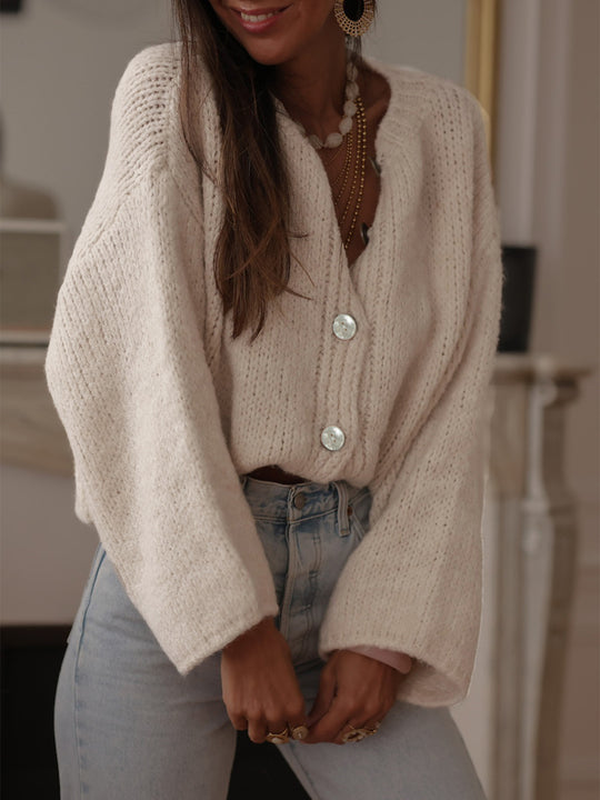 Damen kuschelige Strickjacke mit oversized Ärmeln und eleganten Perlenknöpfen EB