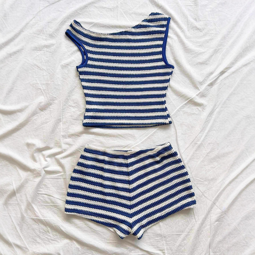 Damen Strand-Outfit mit gestreiftem Crop-Top und Shorts EB