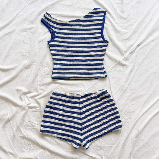 Damen Strand-Outfit mit gestreiftem Crop-Top und Shorts EB