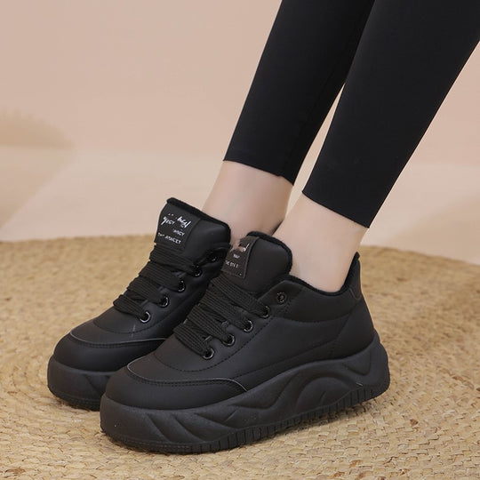 Damen Chunky Sneaker mit hochgezogenem Design und rutschfester Sohle EB