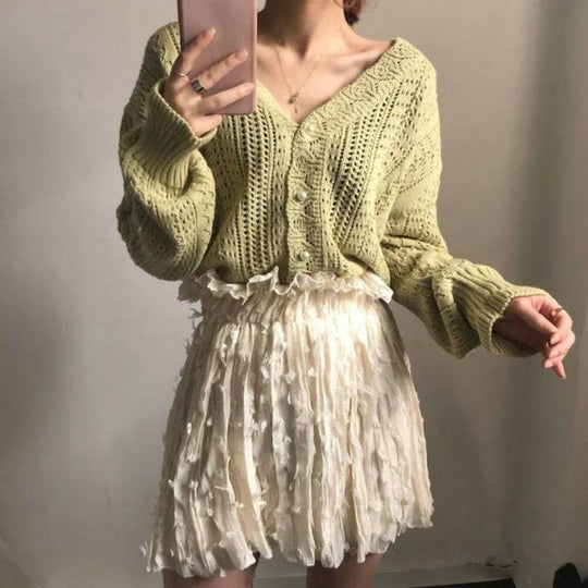 Damen Grobstrickpullover mit modischem V-Ausschnitt und Knopfdetails EB