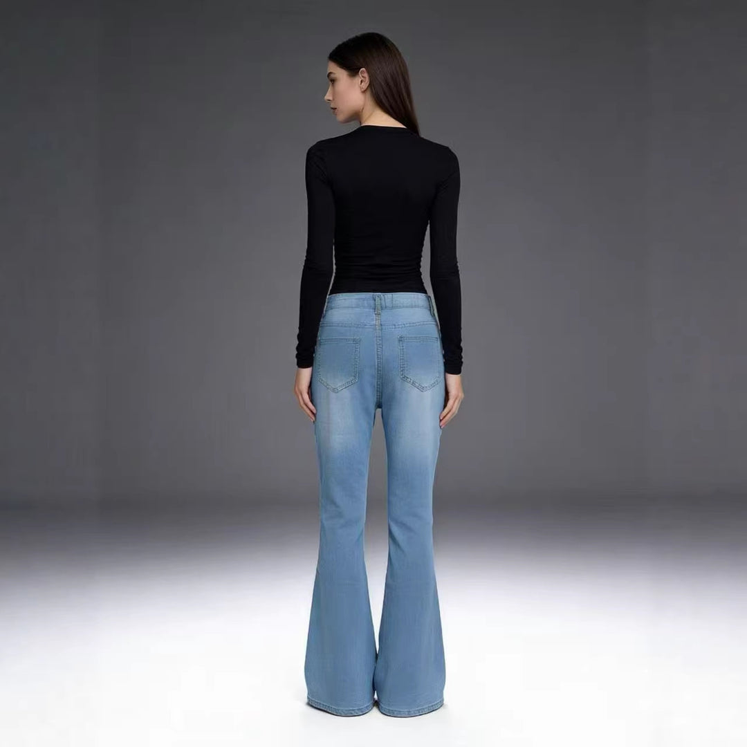 Damen Schlagjeans mit bunten Knopfdetails und hohem Bund EB