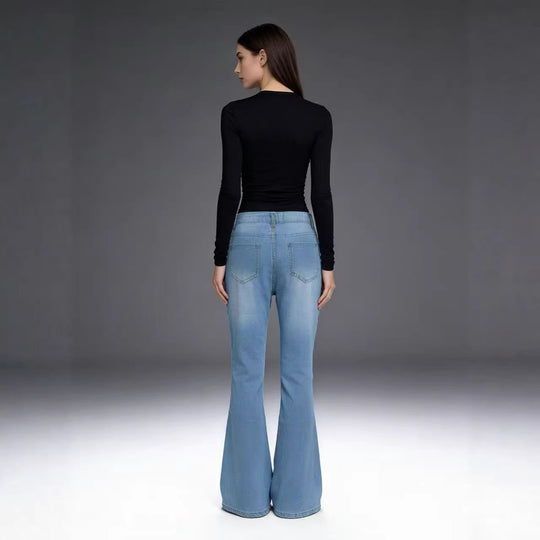 Damen Schlagjeans mit bunten Knopfdetails und hohem Bund EB