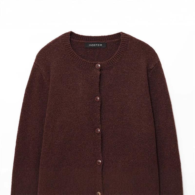 Damen kuschelige Strickjacke mit klassischen Knöpfen und Rundhalsausschnitt EB