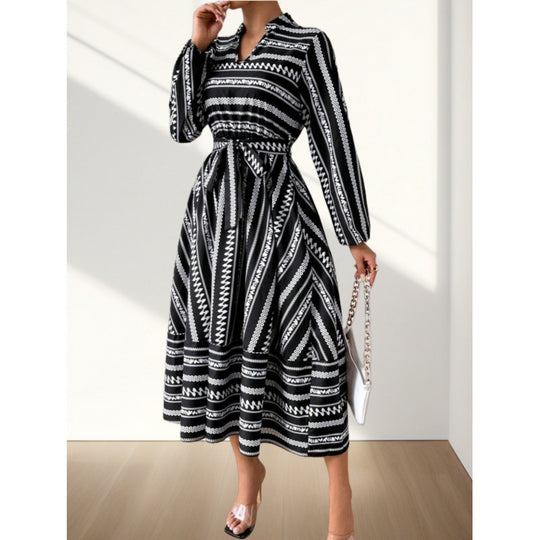 Damen Maxikleid mit modernem geometrischem Muster und schönem Taillengürtel EB