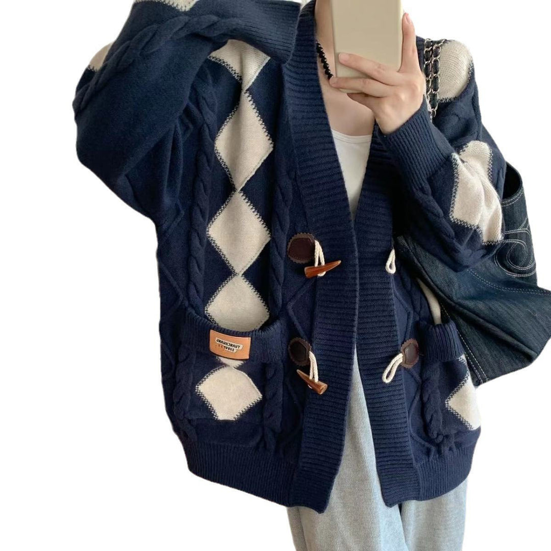 Damen Grob gestrickter Cardigan mit romantischem Rautenmuster und dekorativen Holzknöpfen EB