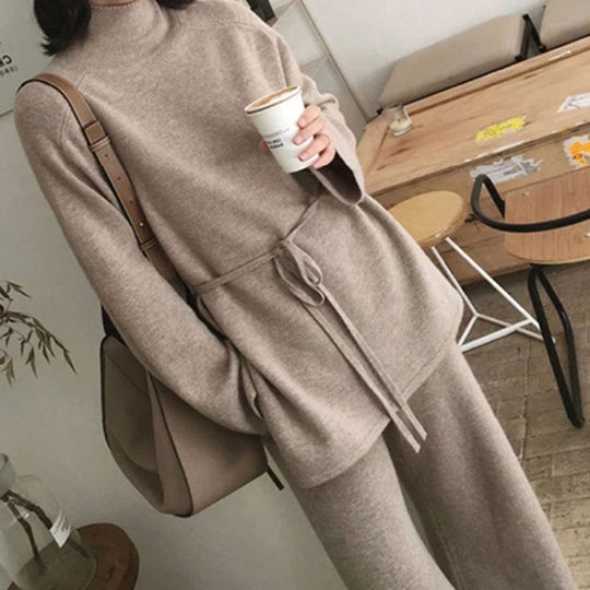 Damen Gemütliches Strickensemble mit Taillengürtel und hohem Kragen EB