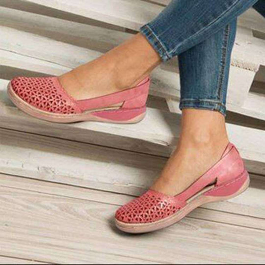 Damen bequeme und stilvolle Slipper mit perforiertem Design EB
