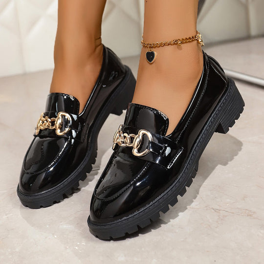 Damen modische Loafers mit glänzender Oberfläche und trendiger Kettenverzierung EB