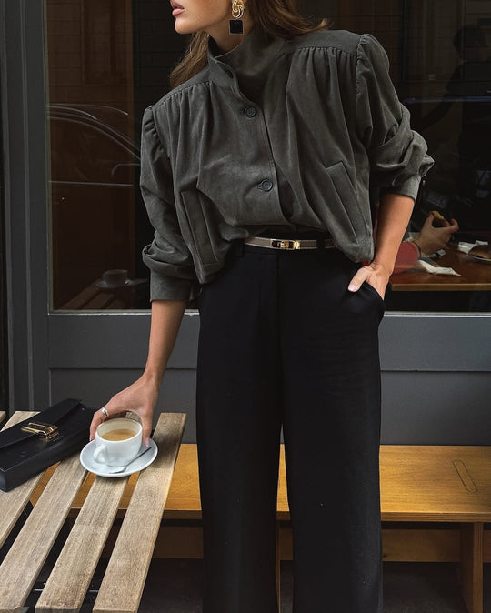 Damen Oversized Bluse mit schickem Plissee-Design und eleganten Knopfdetails EB