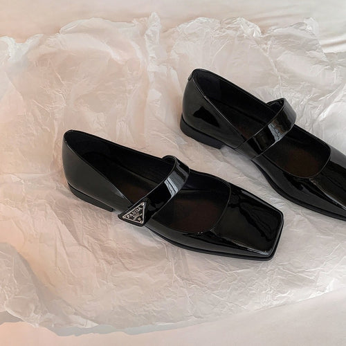 Damen Ballerinas mit quadratischem Zehenbereich und elegantem Riemen EB