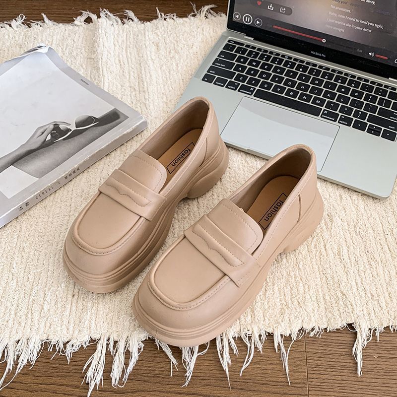 Damen modische Mokassins mit goldenen Schmuckdetails EB