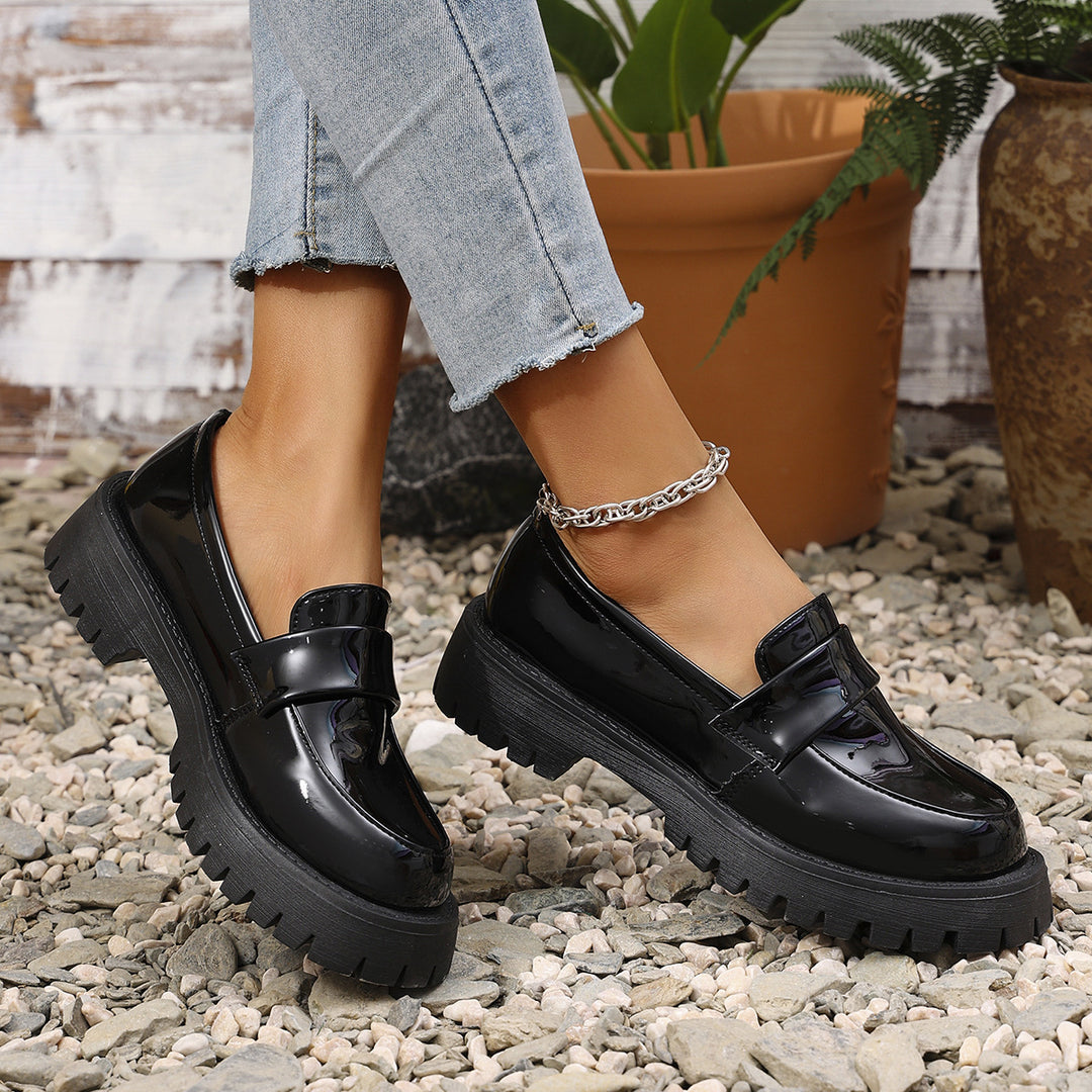 Damen Modische Lack-Mokassins mit robuster Gummisohle und dekorativem Riemen EB