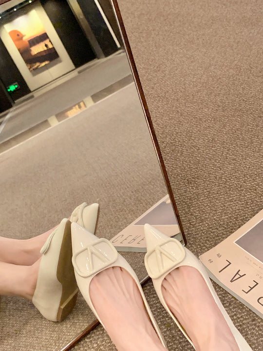 Damen spitze Ballerinas aus glänzendem Lackleder mit elegantem Riemchen EB