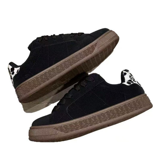 Damen Sneakers mit innovativem Schnürsystem und samtiger Oberflächenstruktur EB