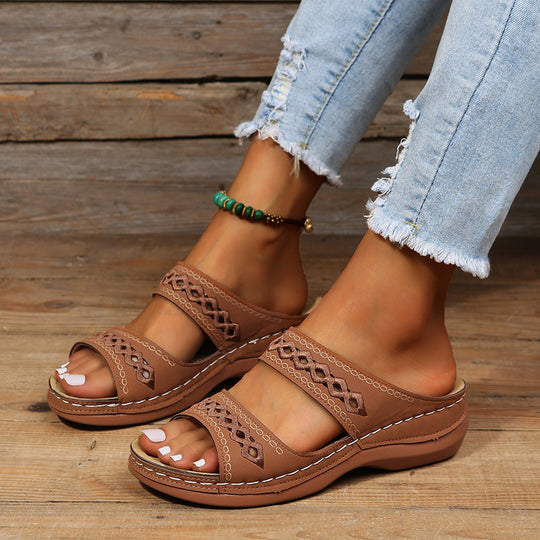 Damen Bequeme Leder-Sandalen mit dekorativem Lochmuster EB