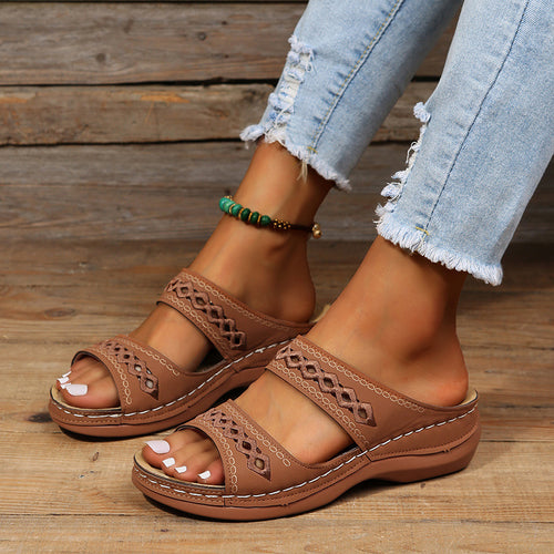 Damen Bequeme Leder-Sandalen mit dekorativem Lochmuster EB