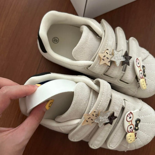 Damen Sneaker mit verstellbarem Klettverschluss und verspielten Applikationen EB