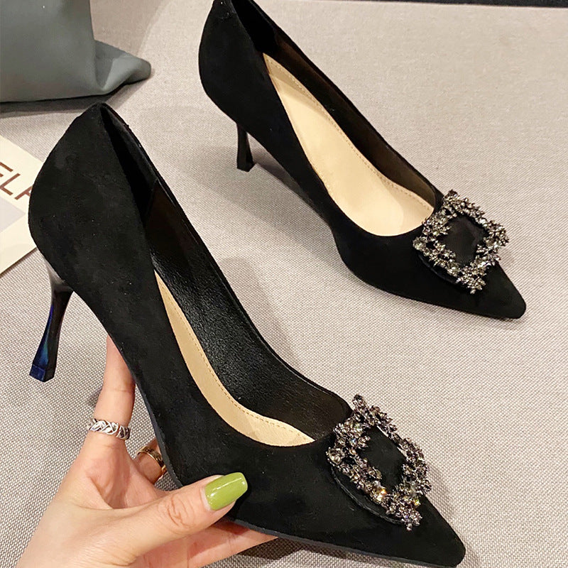 Damen stilvolle Pumps mit funkelndem Broschendetail EB