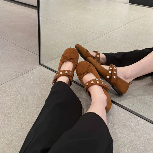 Damen Ballerinas aus weichem Veloursleder mit modischem Riemendesign und stilvollen Druckknöpfen EB