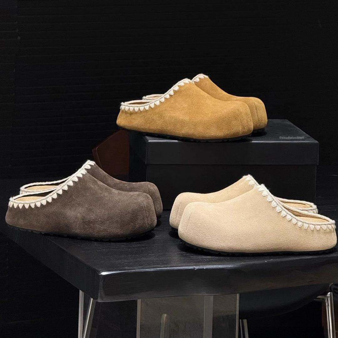 Damen Elegante Clogs aus weichem Wildleder mit handgefertigten Details EB