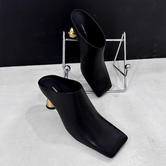 Damen elegante Mules mit goldenen Absatzakzenten EB