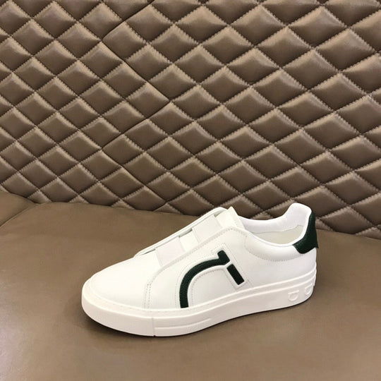 Damen Sportliche Slip-On Sneakers mit modernem Design und elastischem Riemen EB