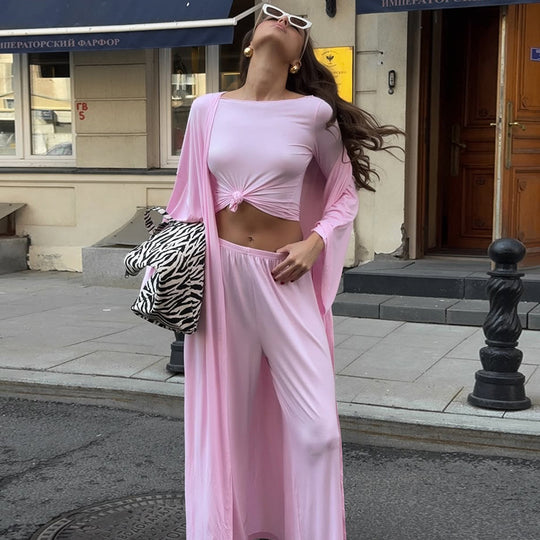 Damen Loungewear-Kombination mit weit geschnittenem Oberteil und weiten Hosen EB