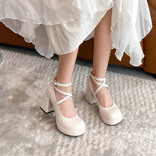 Damen elegante Hochglanz-Pumps mit verstellbarem Riemen und stabiler Sohle EB