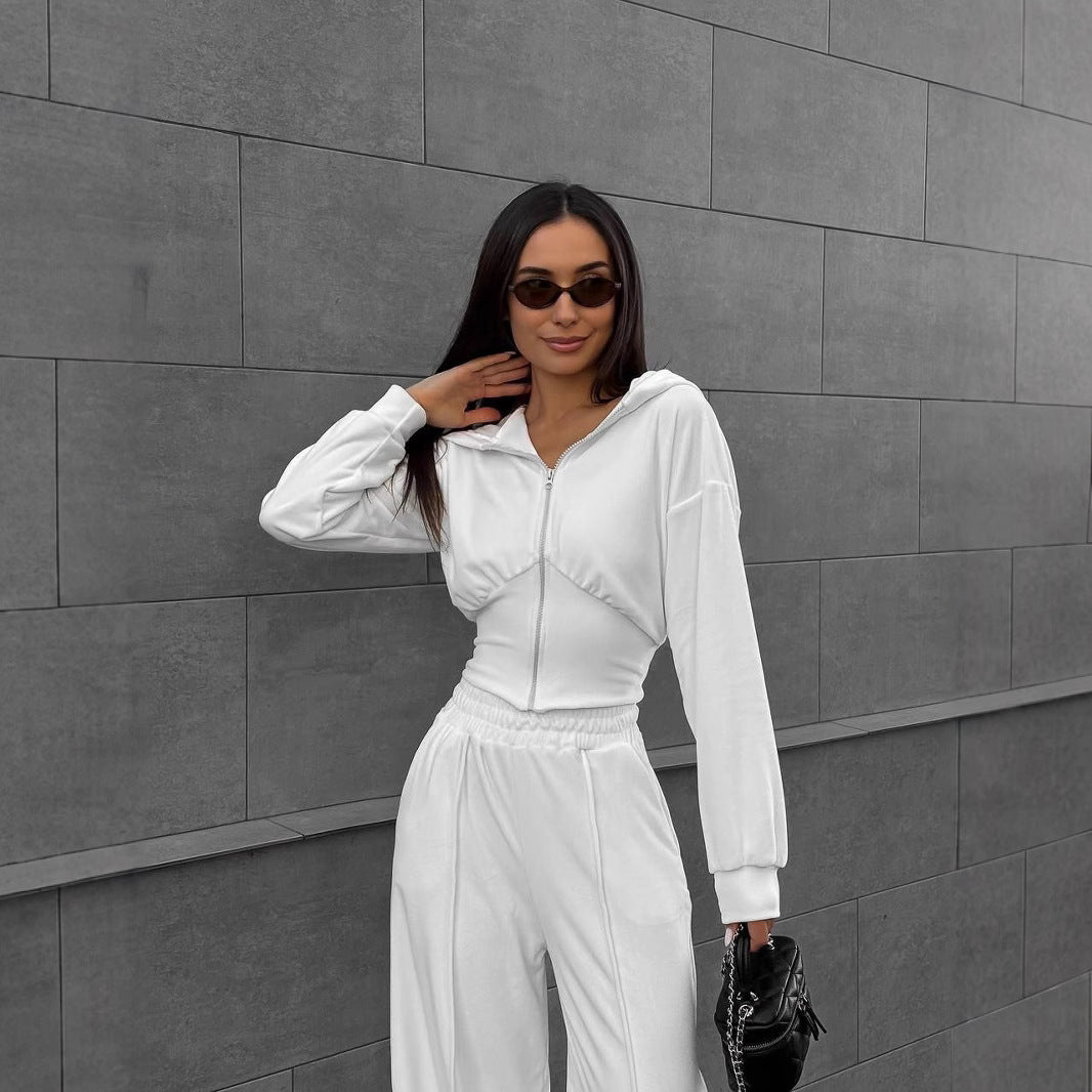 Damen kurzes Kapuzen-Cropped Zip-Sweatshirt mit tailliertem Brustsaum und weiter Velours-Loungehose mit elastischem Bund EB