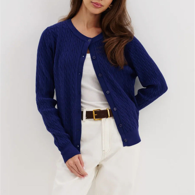 Damen Strickjacke mit feinem Zopfmuster und modischen Knöpfen EB