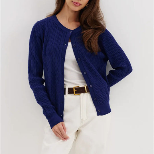 Damen Strickjacke mit feinem Zopfmuster und modischen Knöpfen EB