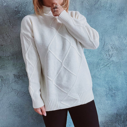 Damen Grobstrickpullover mit elegantem Rautenmuster und hohem Kragen EB
