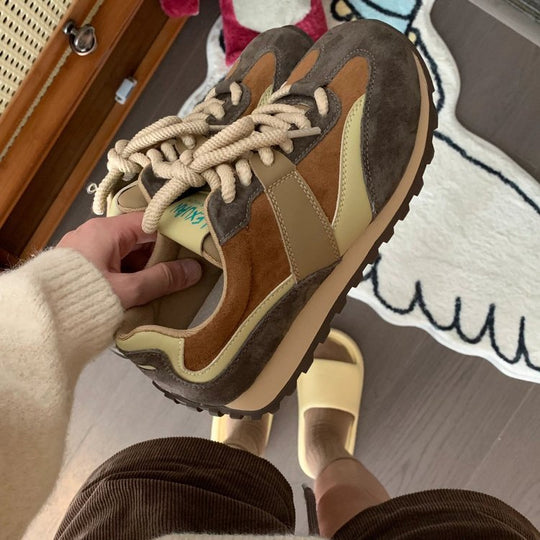 Damen Sportliche Retro Sneakers mit hochqualitativem Obermaterial und dämpfender Sohle EB