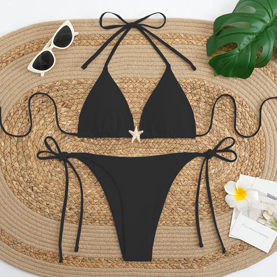 Damen Triangel-Bikini mit schmalen Trägern und dekorativem Anhänger EB