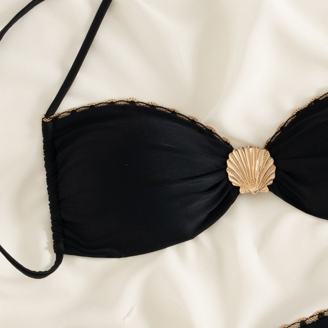 Damen Eleganter Bikini mit goldenen Akzenten EB