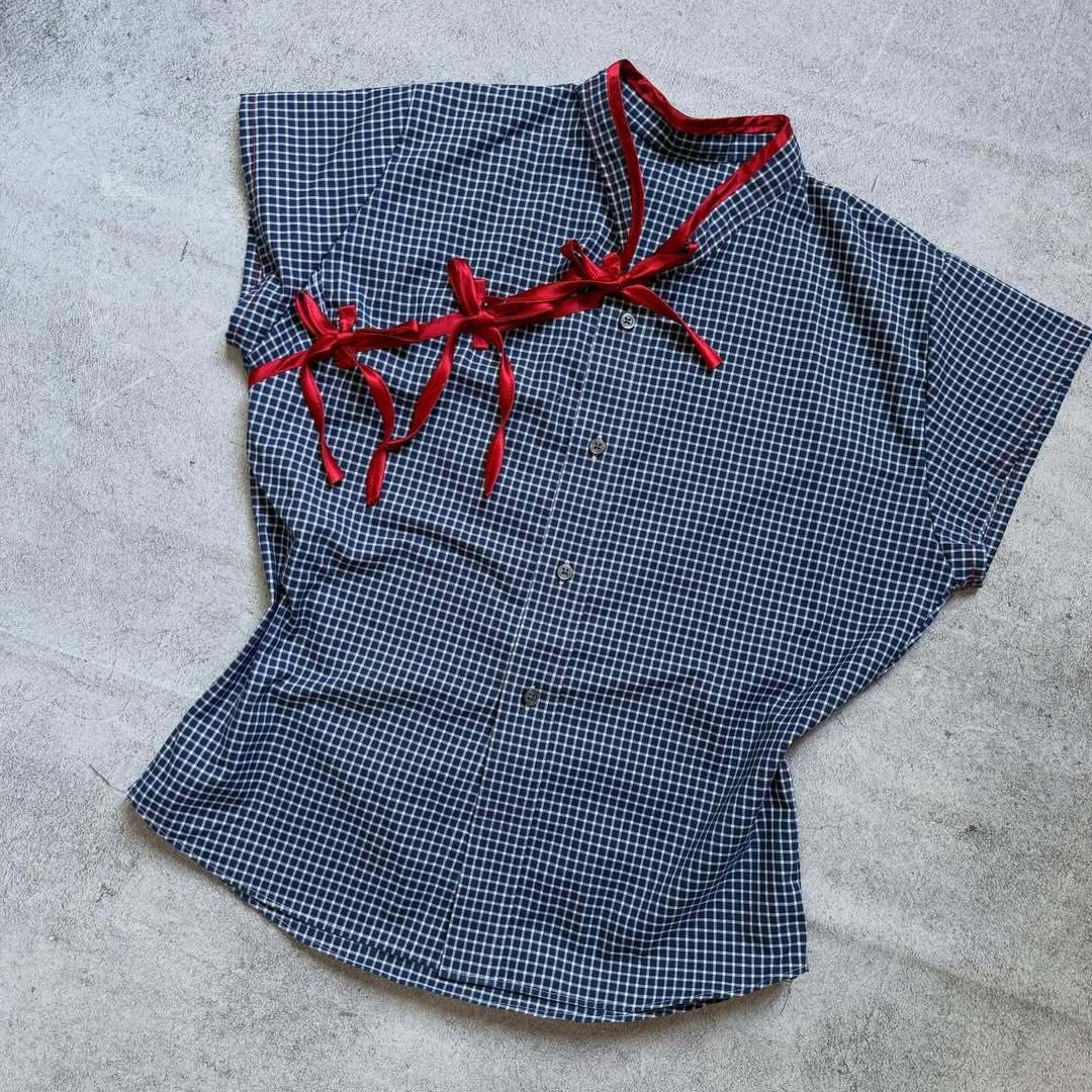 Damen Urbanes Karo-Top mit raffinierten Rüschendetails EB