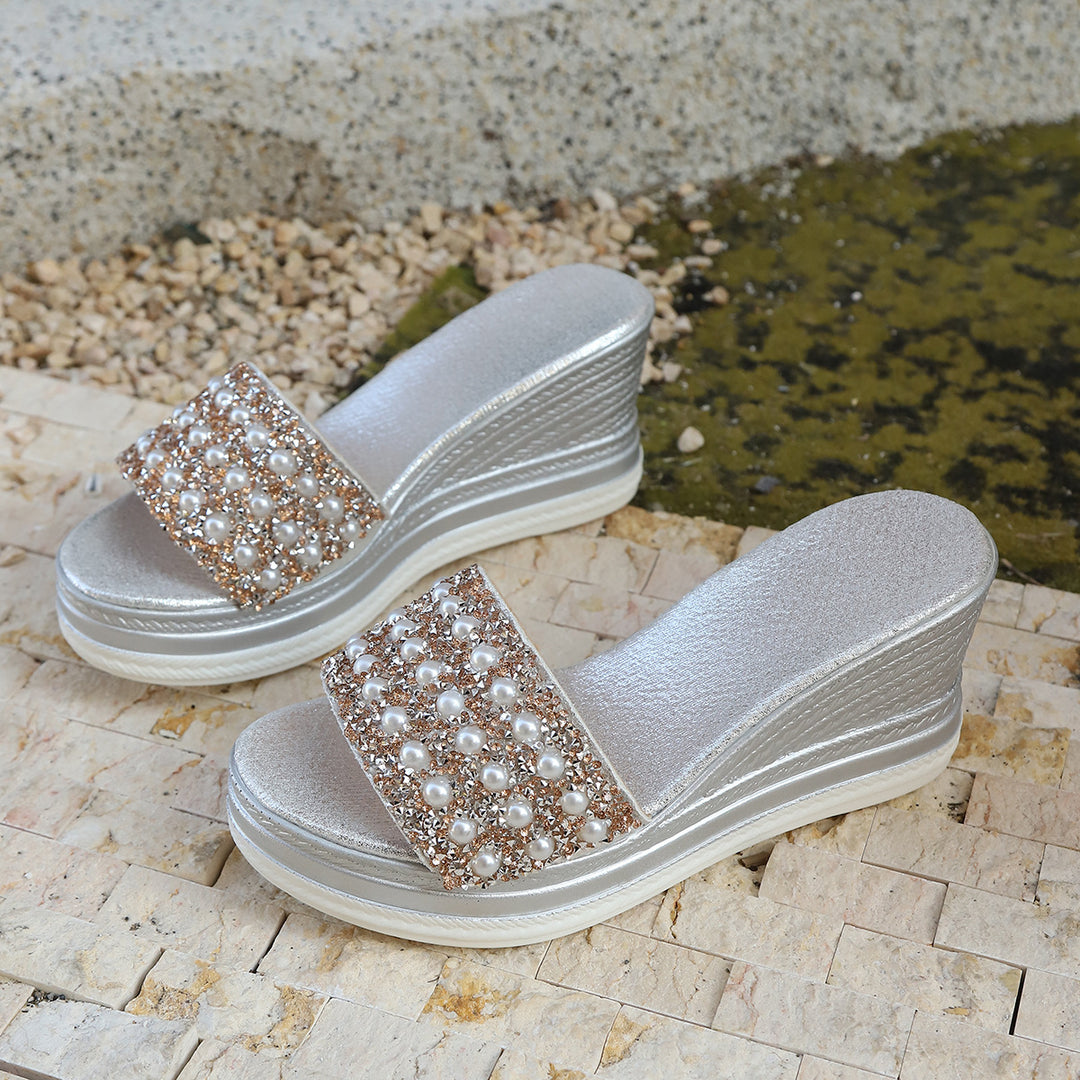 Damen Wedge-Pantoletten mit eleganten Perlen-Applikationen und modischem Korkfußbett EB