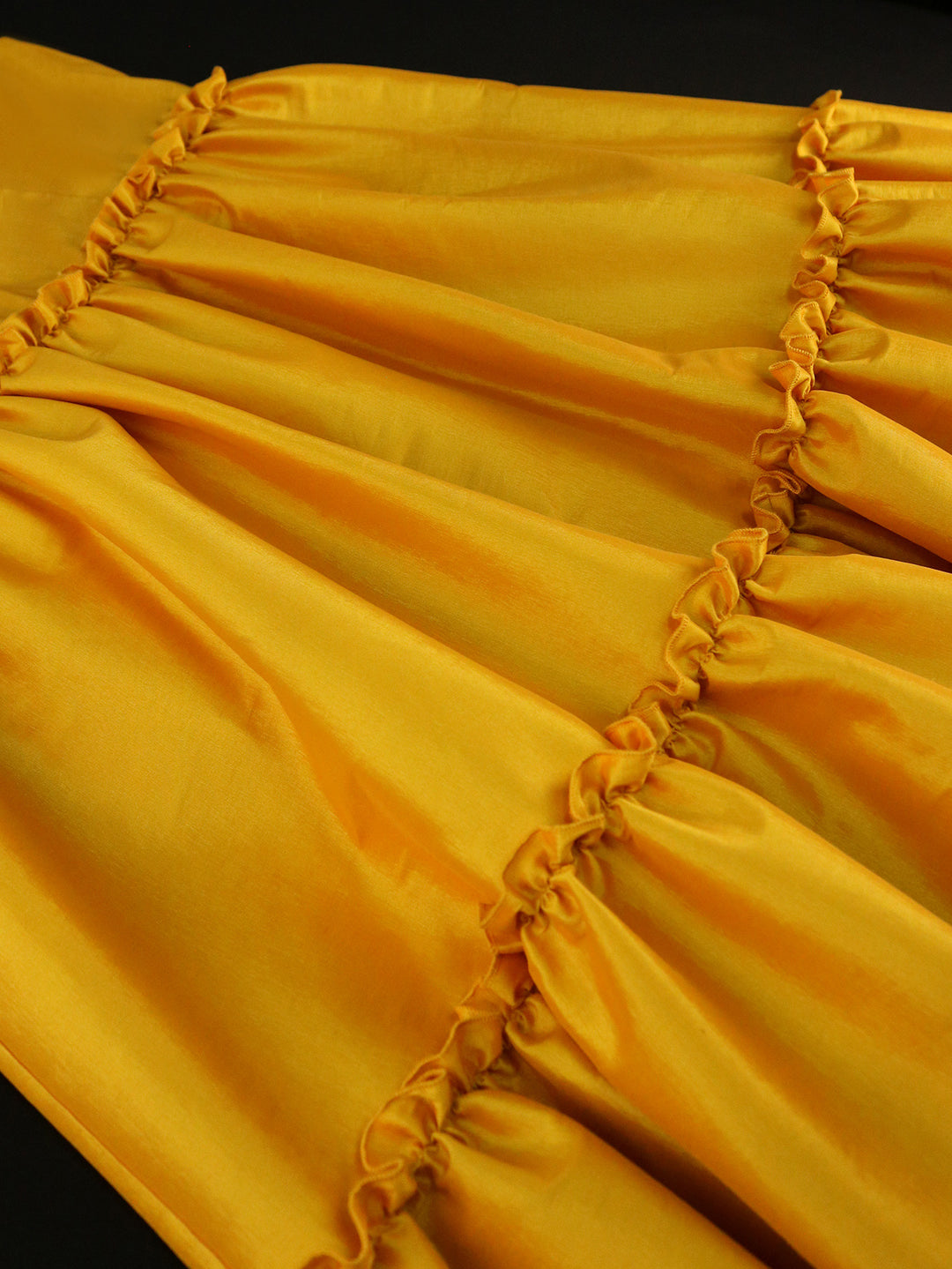 Damen Elegantes Maxikleid mit voluminösem Rock EB