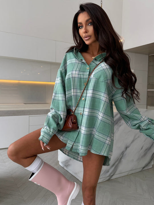 Damen übergroßes Karo-Hemdkleid mit Knopfleiste, Brusttaschen und verlängertem Rückensaum Eichborn Berlin